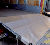 Fastmontert lastebro Definitive, med glideskinne